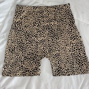 BRANDY MELVILLE LEOPARD BIKER SHORTS